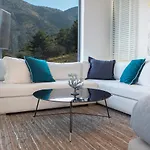 Eliandreia Luxury Villa *