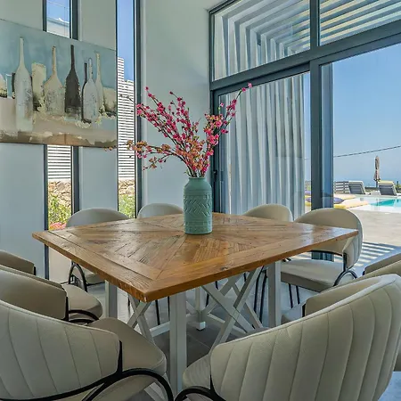 Eliandreia Luxury Villa