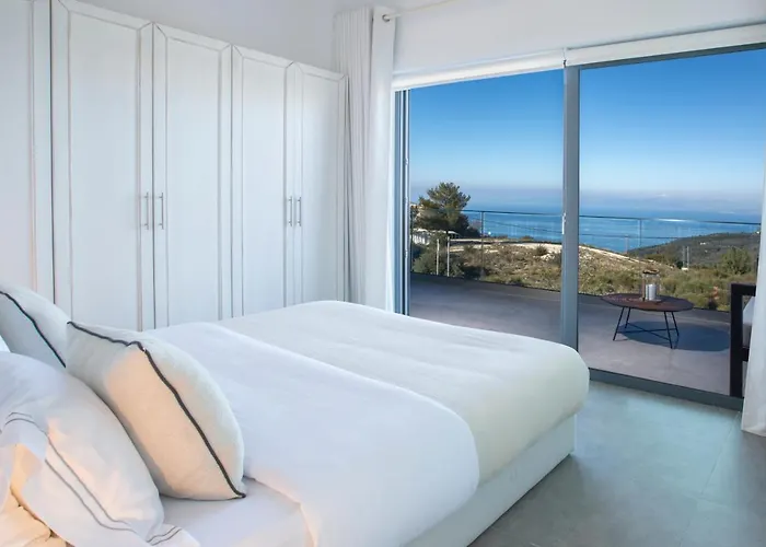 Eliandreia Luxury Villa *