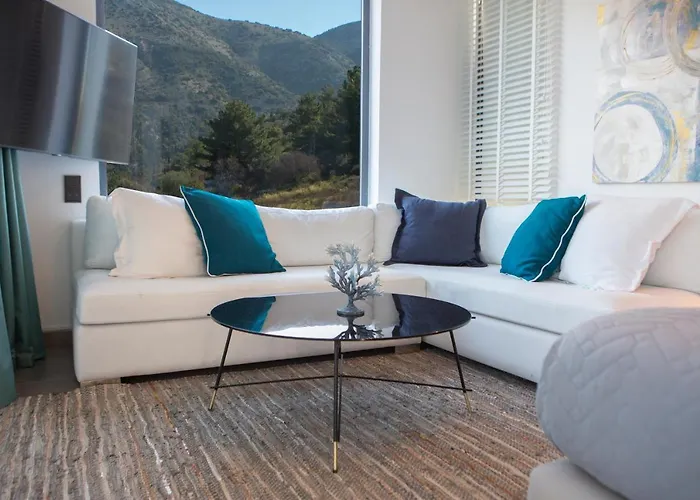 Eliandreia Luxury Villa *