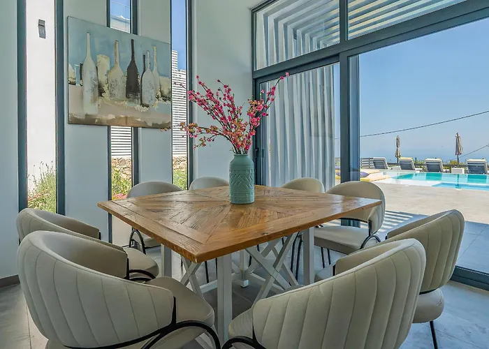 Eliandreia Luxury Villa